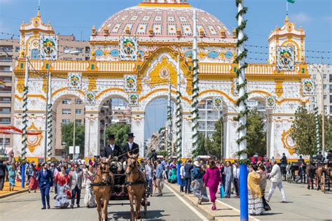 feria sevilla|Feria de Abril: todo lo que tienes que saber de la fiesta más。